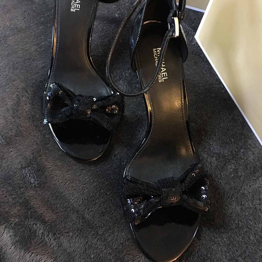Michael Kor Black heels NEW in box - Picture 3 of 8